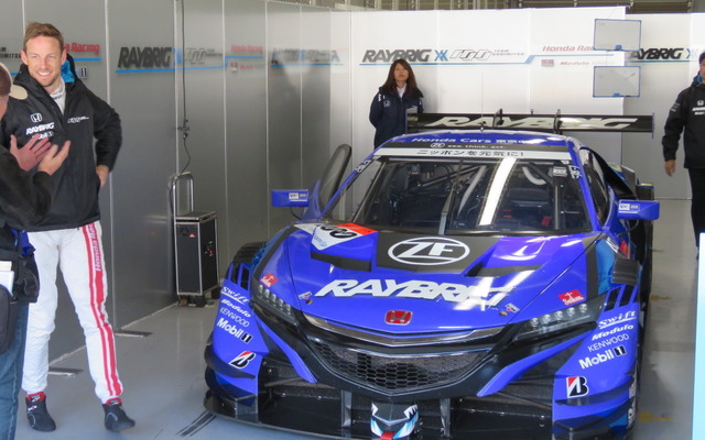 ジェンソン・バトンと、彼の今季の愛機#100 NSX-GT。