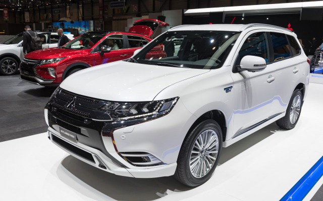 三菱 アウトランダー PHEV の2019年モデル（ジュネーブモーターショー2018）