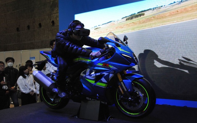 ケビン・シュワンツのGSX‐R1000Rの走りを我が手にするVR体験