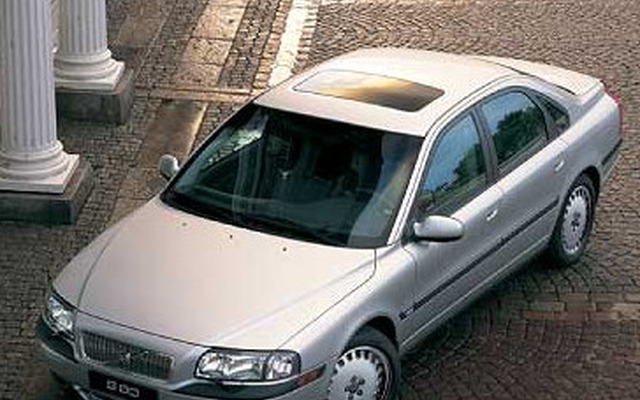 ボルボ2002年モデルを発表、輸入車初の快挙