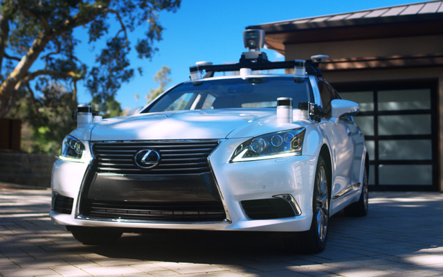 トヨタの自動運転実験車（レクサスLSベース）