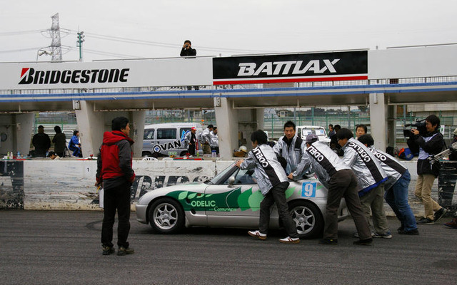 【写真蔵】手作り電気自動車で耐久レース…日本EVフェスティバル
