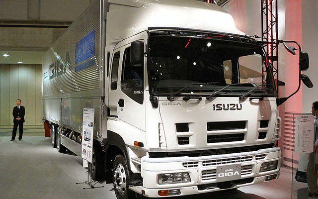 【東京トラックショー07】いすゞ、安全技術搭載 GIGA G-CARGO を出展