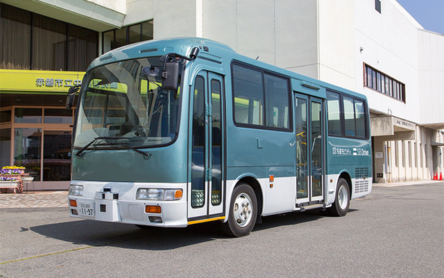 自動運転バスの車両外観（ラッピング施工前のため、試乗会開催時と異なる）