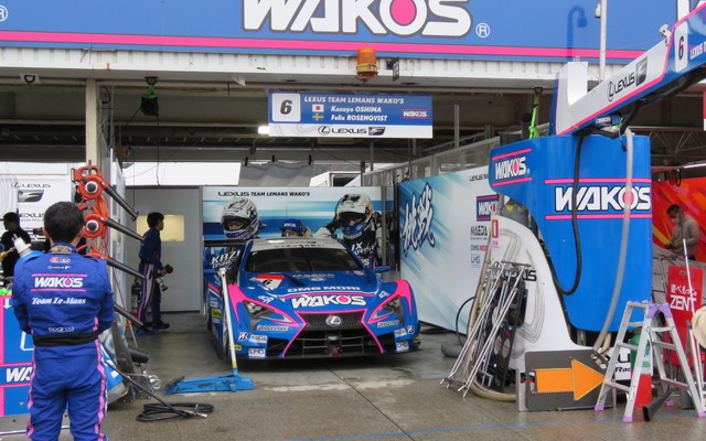 ローゼンクヴィストと大嶋が乗る#6 LC500のピット準備が進む。