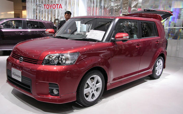 トヨタ自動車、通期業績見通しを上方修正---最終利益1兆7000億円に