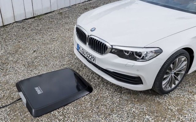 BMWグループが開発した電動車の新ワイヤレス充電システム