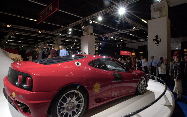 【フランクフルトから東京ショー2001へ】触れるけど手の届かないフェラーリ