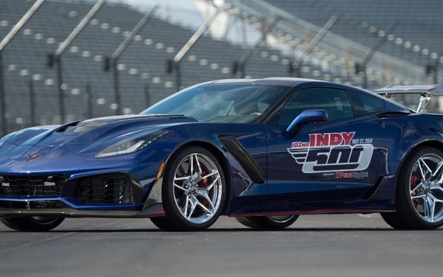 新型シボレー・コルベット ZR1 のインディ500ペースカー