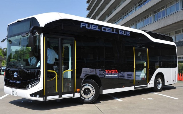 トヨタが2018年3月に市販を開始した燃料電池バスSORA