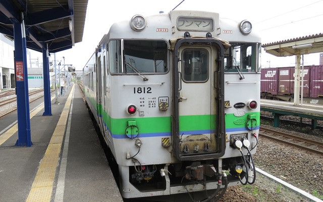 函館～木古内間の列車限定でアテンダントが乗務することになった道南いさりび鉄道のキハ40形。5月までは延べ15日間乗務する。