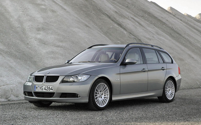 BMW 3シリーズ ツーリング 装備を充実