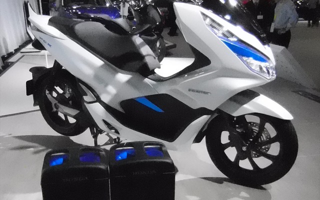 2018年下半期にホンダが市販を予定するEVバイク「PCXエレクトリック」