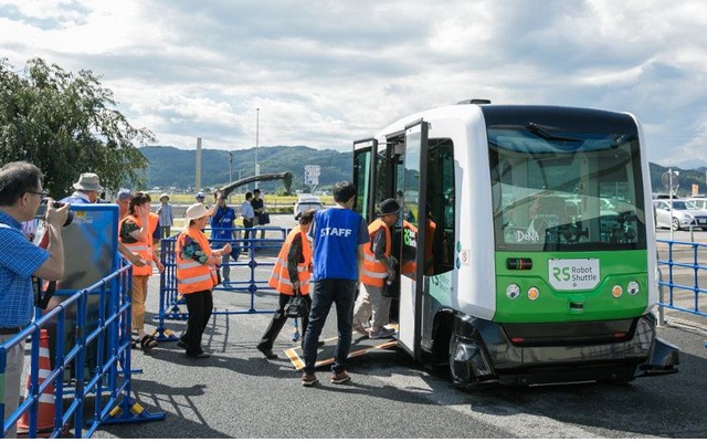 「道の駅」を拠点とした自動運転サービスの実証実験の様子