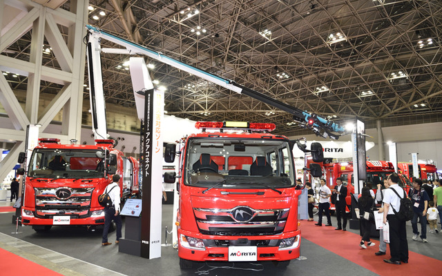 モリタの破壊放水塔付自走式化学消防ポンプ自動車 Red Sky Lance（東京国際消防防災展2018）