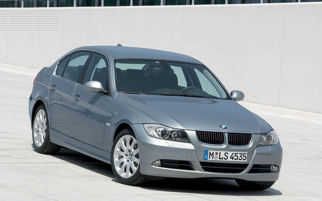BMW 325i、価格据え置きで58万円分の装備を追加