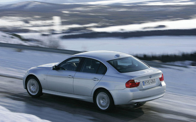 xDrive四輪駆動を搭載したBMW325xiを発売