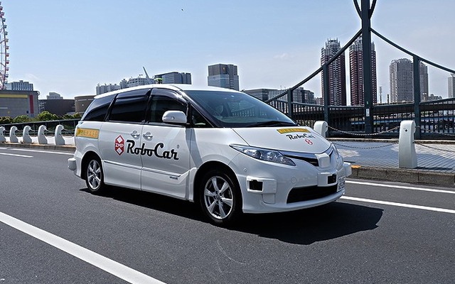公道試験しているZMPのロボカー・ミニバン