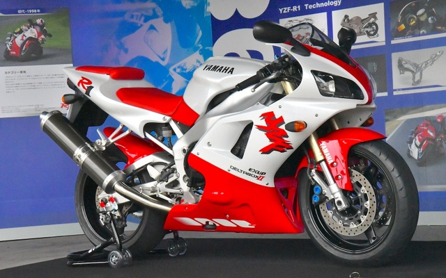 ヤマハのスーパースポーツバイク初代YZF-R1（1998年）。生誕20周年を記念した「Anniversary YZF-Rオーナーズミーティング」が開催された