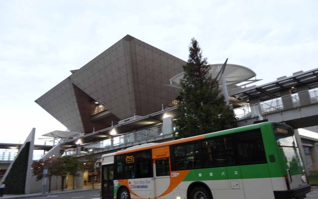 ゆりかもめの国際展示場正門駅の正面にある東京国際展示場。