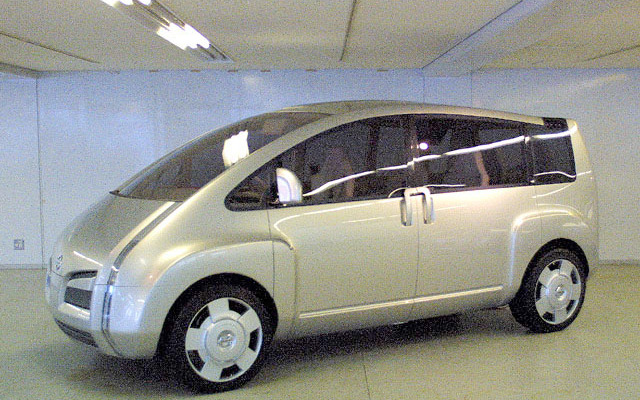 【東京ショー2001出品車】欧州でまとめた空間系のコンパクトミニバン、日産『KINO』