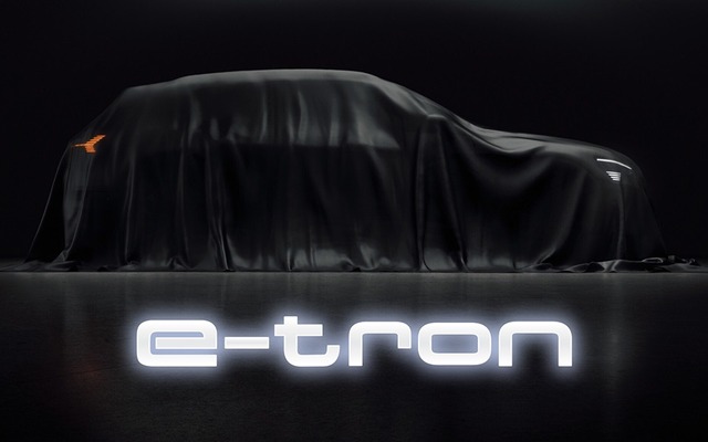 アウディ e-tron の市販モデルのティザーイメージ