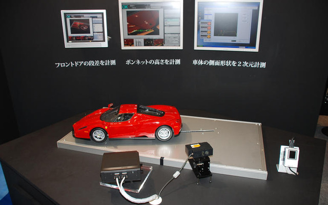 国際ロボット展07…オムロンの3次元計測機器に引き合い殺到