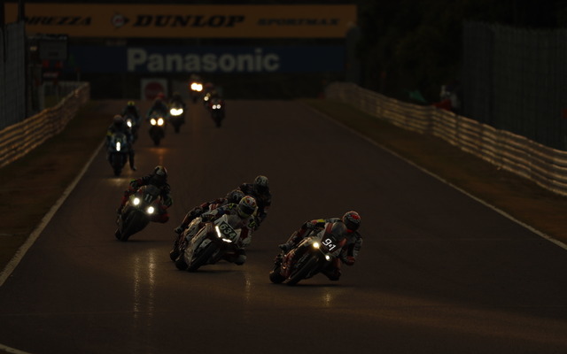 鈴鹿8耐、7月27日夜間走行