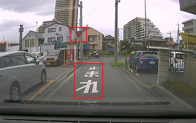 一時停止道路標識と表示に対する運転