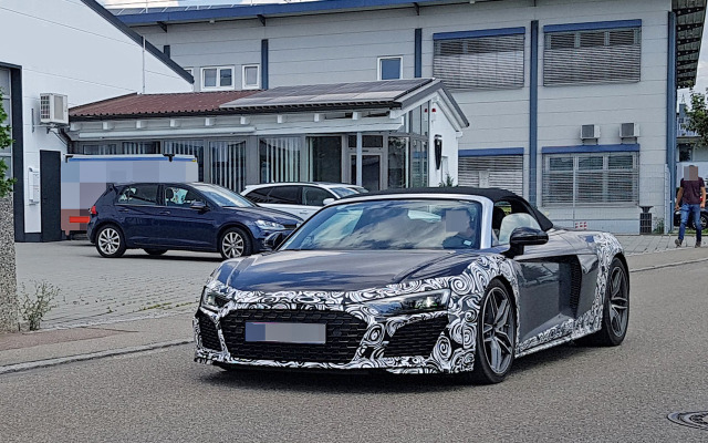 アウディ R8スパイダー をベースとした謎のプロトタイプ車両 スクープ写真