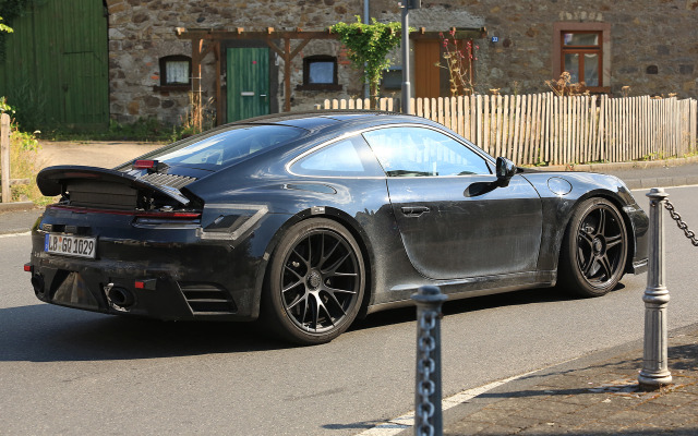 ポルシェ 911 GTS 次期型スクープ写真