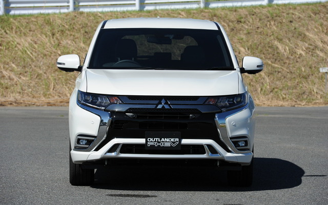 三菱 アウトランダー PHEV（プロトタイプ）