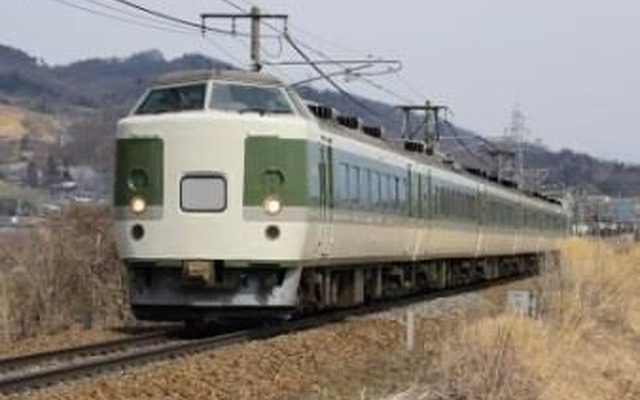 189系がしなの鉄道に乗れ入れるのは、2015年の北陸新幹線開業以来。