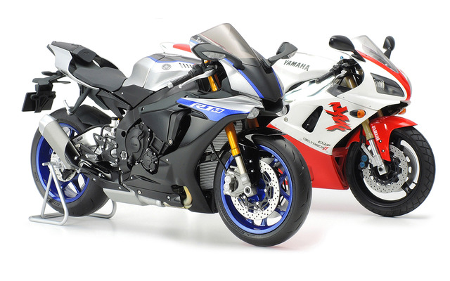 タミヤ 1/12スケールモデル、ヤマハ YZF-R1MとYZF-R1