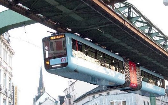 ドイツのヴッパータ―ル空中鉄道。全長13.3kmの路線で、おもにライン川支流のヴッパー川上で運行されている。