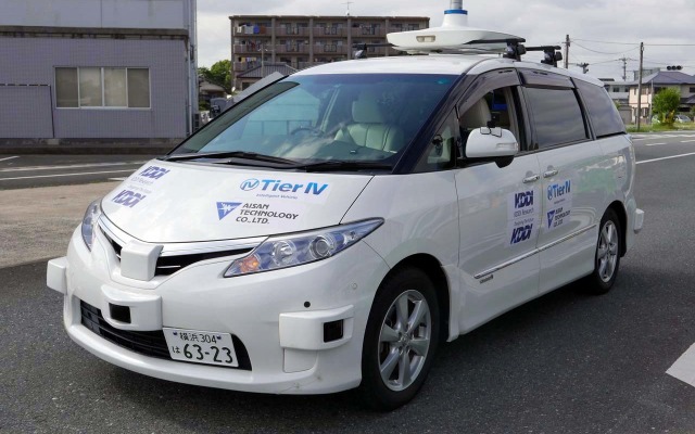 KDDIとアイサンテクノロジーが共同開発した自動運転用車両は