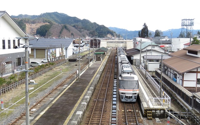 現在は飛騨古川までの運行となっている特急『（ワイドビュー）ひだ』。11月下旬には富山までの運行が再開される予定。