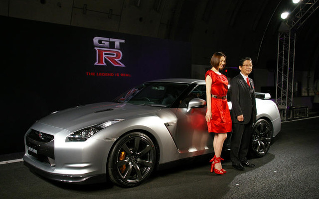 【写真蔵】米倉涼子、日産 GT-R でトンネルに現る！