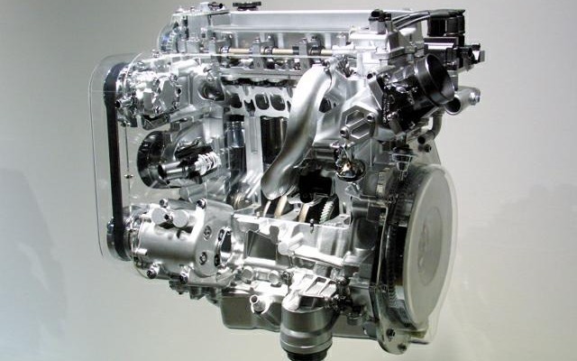 【東京ショー2001出品車】掛け値なしの最新、マツダ『NewI-4エンジン』