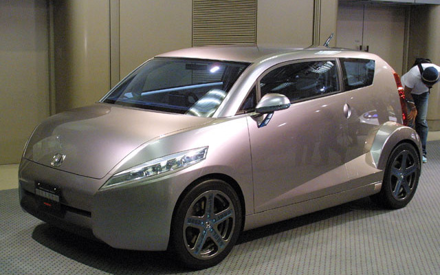 【東京ショー2001出品車】「構造をデザインした」ホンダ『BULLDOG』