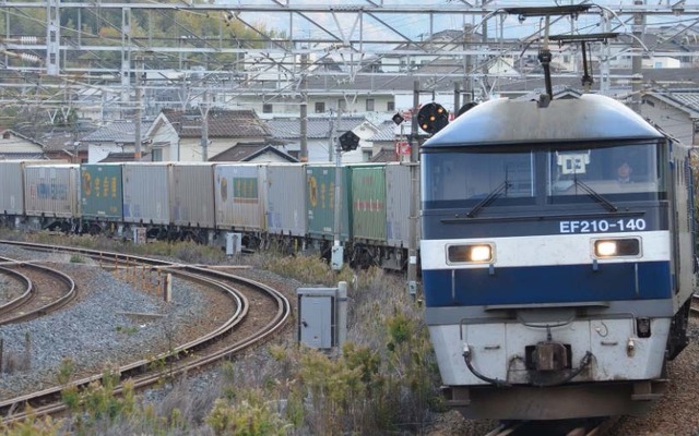 関東～九州間の貨物列車では東京貨物ターミナル発福岡貨物ターミナル行き5073列車の岡山貨物ターミナル以西が当面運休となる。