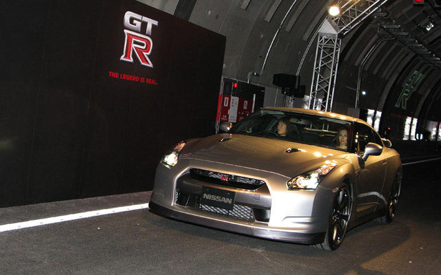 【写真蔵】米倉涼子 × GT-R × 首都高 山手トンネル