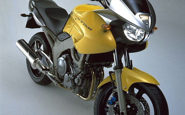 【東京ショー2001 MC出品車】ボアアップで897ccに拡大!! ヤマハ『TDM900』