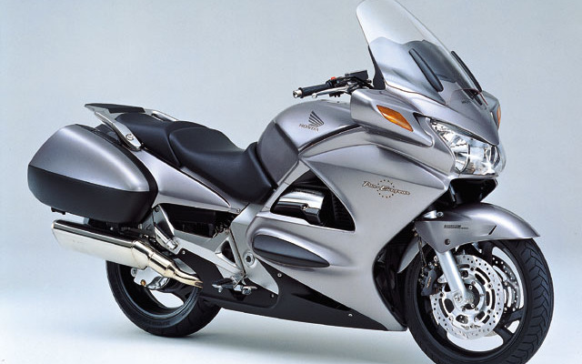 【東京ショー2001 MC出品車】12年ぶりにフルチェンジしたスーパーツアラー!! ホンダ『PAN-EUROPEAN』