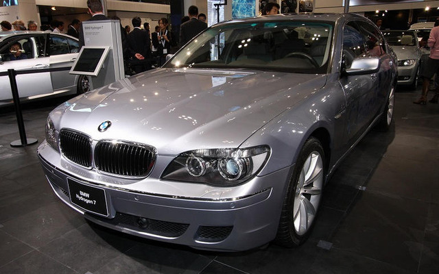BMWジャパン、水素自動車の全国キャラバンが京都議定書採択の地にゴール
