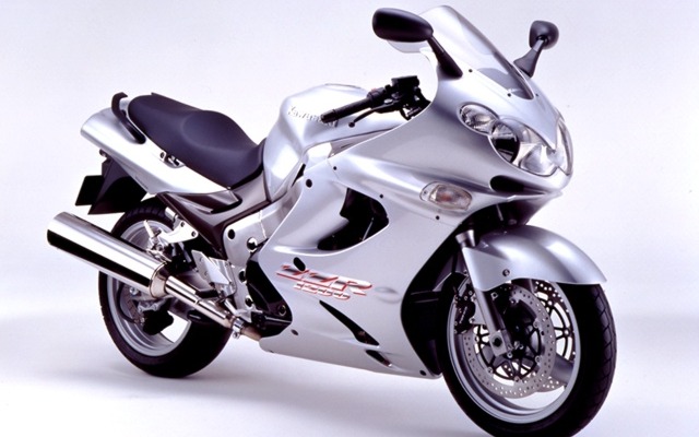 【東京ショー2001 MC出品車】根強い人気のZZ-Rがスケールアップ!! カワサキ『ZZ-R1200』