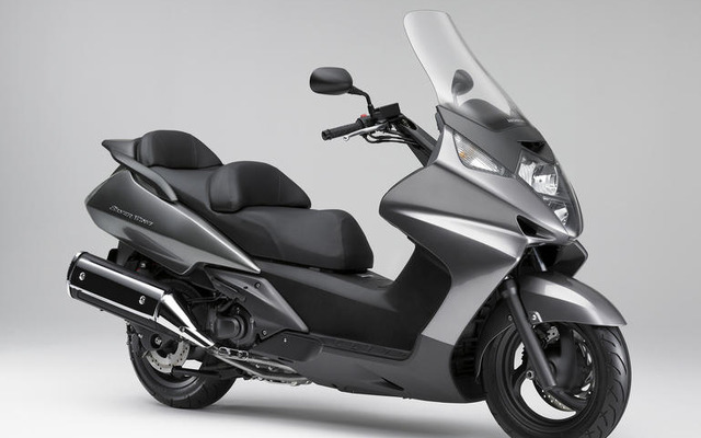 ホンダ シルバーウイング400 カラーリングを変更