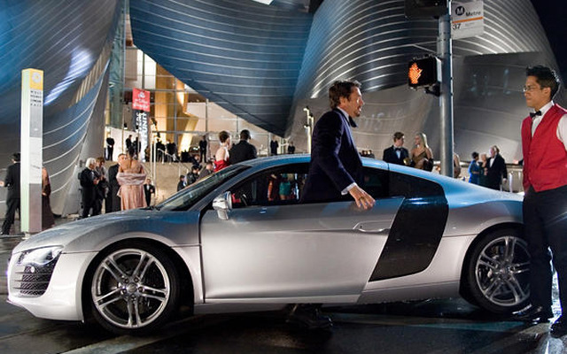 映画『アイアンマン』の相棒にアウディ R8