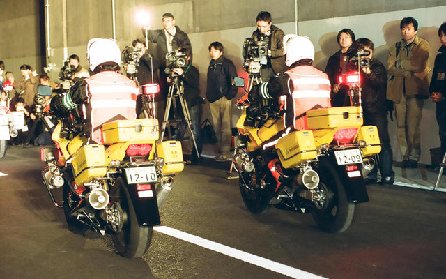 首都高バイク隊、通行規制に出動