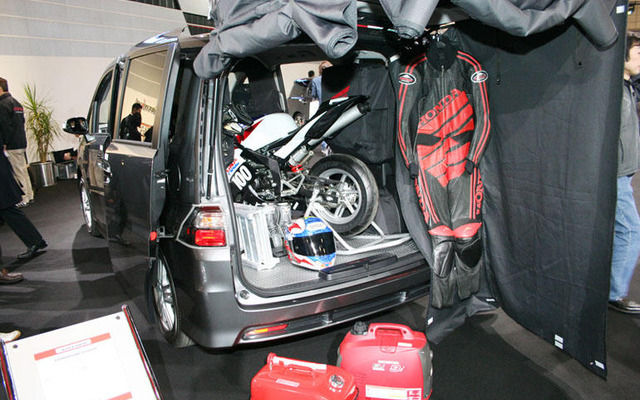 【東京オートサロン08】ステップワゴンでキッズバイクを運ぶ！